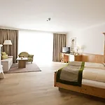 Traumhotel Alpina Superior (adults Only) מלון